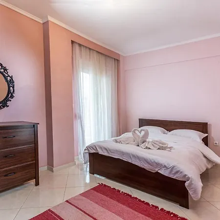 Spacious 2 Bedroom For 6 People Szaloniki