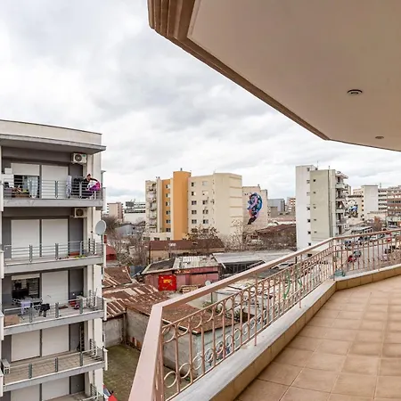 Spacious 2 Bedroom For 6 People Apartman