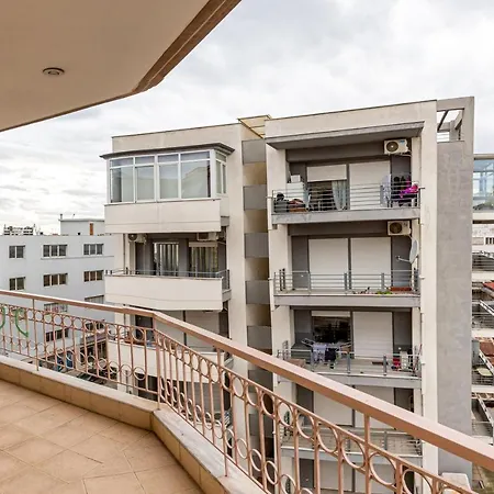 Spacious 2 Bedroom For 6 People *