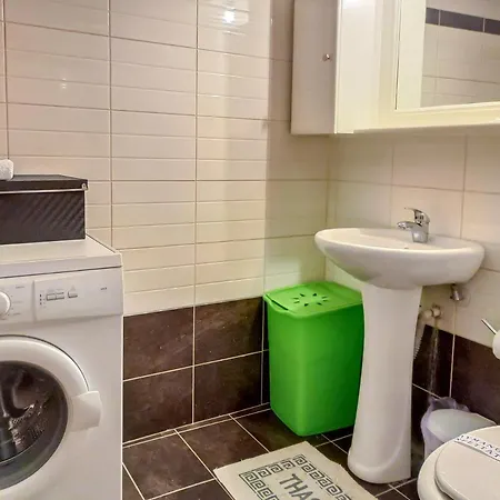 Apartman Spacious 2 Bedroom For 6 People