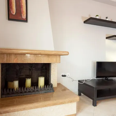 Spacious 2 Bedroom For 6 People * Szaloniki